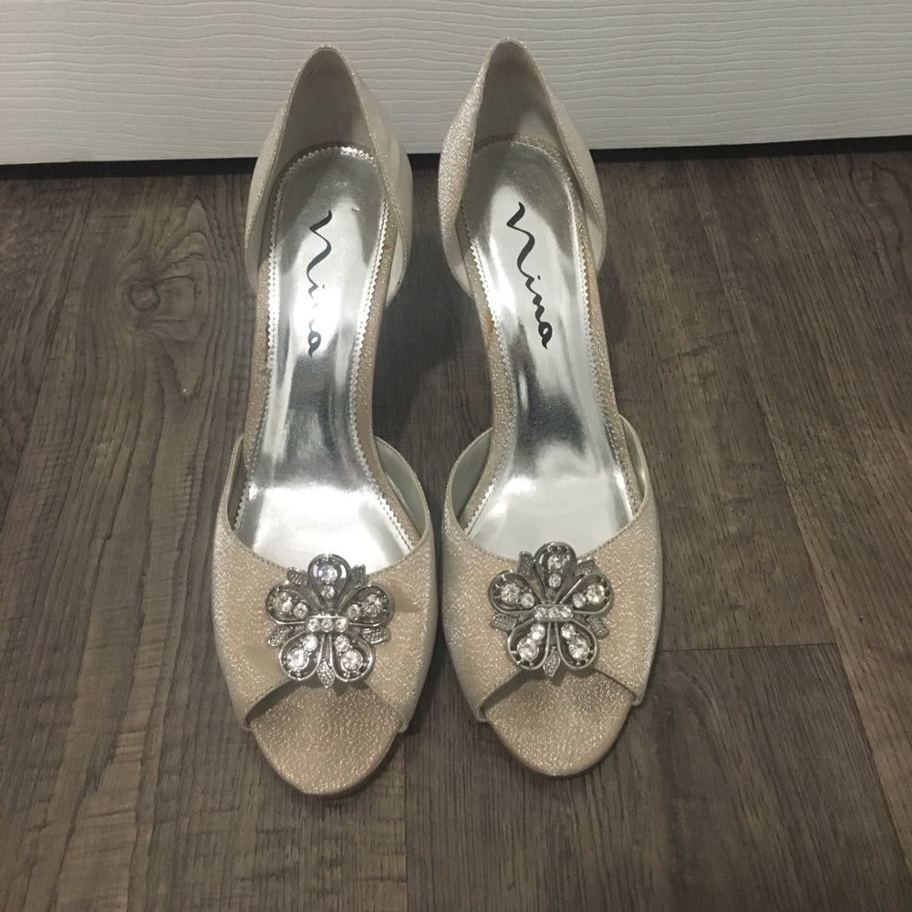 GENTLY USED NINA SHOES *WITH DUSTBAG*